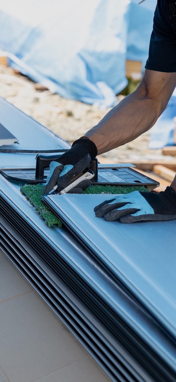 家族の命と笑顔を守る最適な屋根をご提案