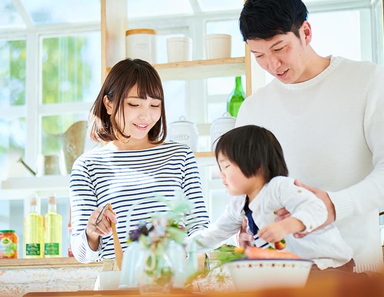 お住まいの安全性と快適さは、屋根選びひとつで変わります。